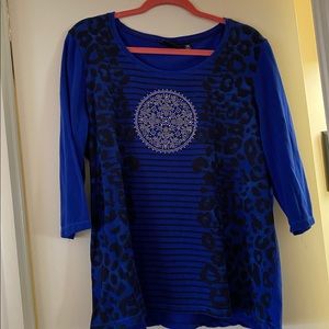 Onque Casual 3/4 plus top, sparkly middle.